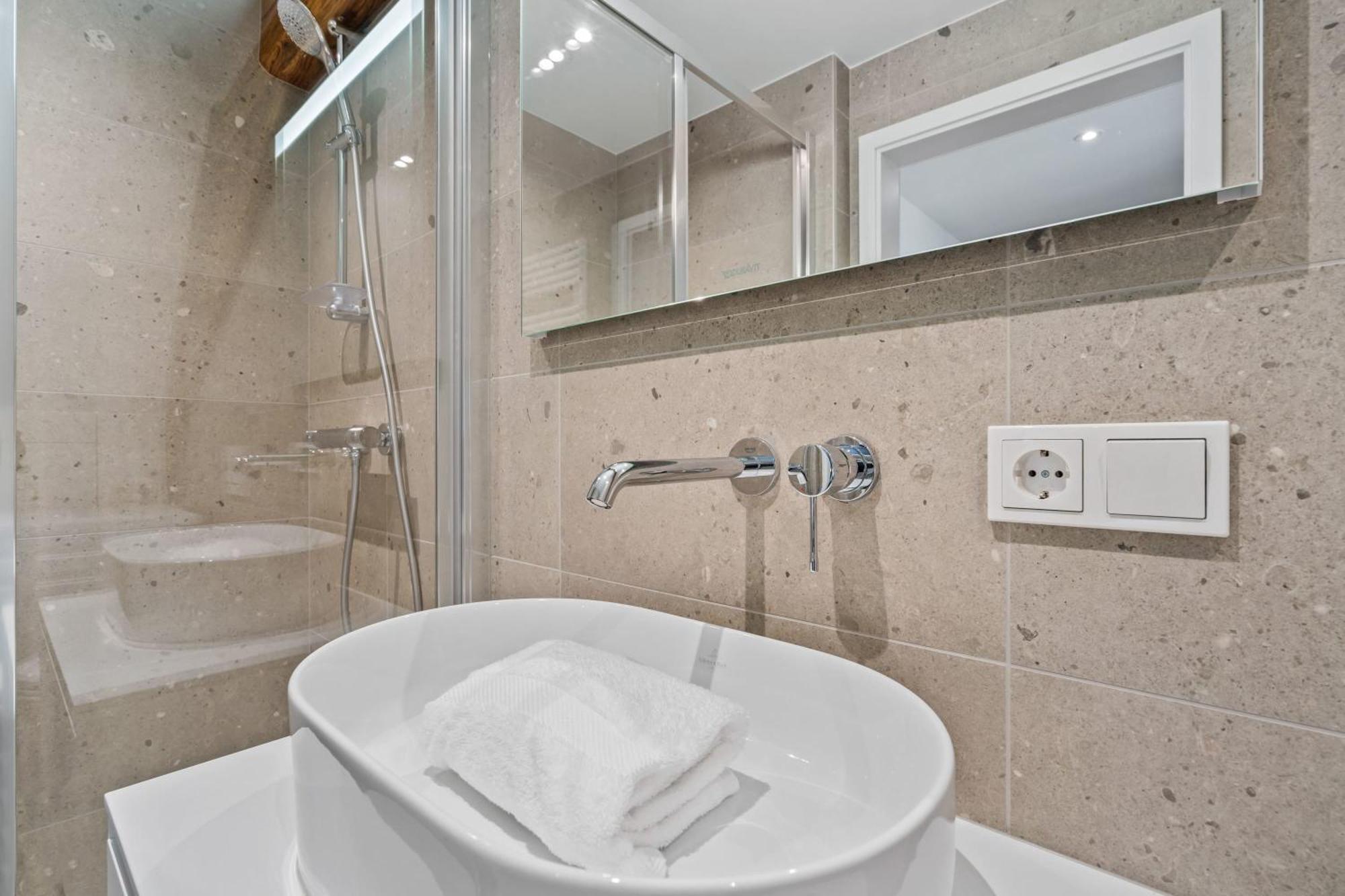 Elegant Clausen Apartment With King Bed & Wifi 룩셈부르크 외부 사진